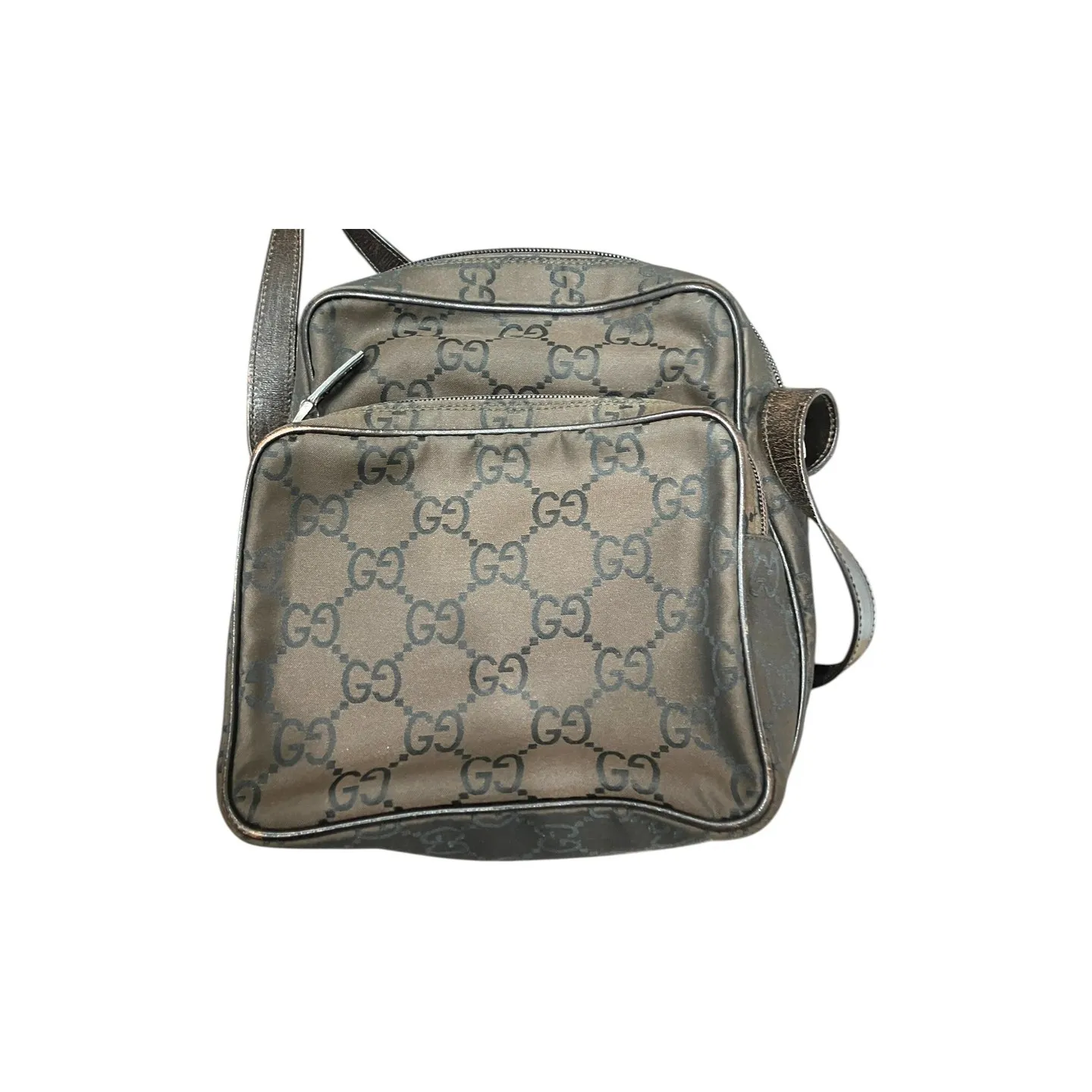 先日、グッチのナイロンショルダーバックをお買取りさせていただ...